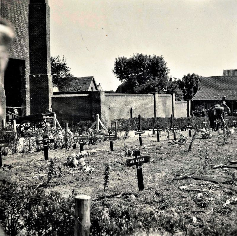 Kerkmuur rondom begraafplaats