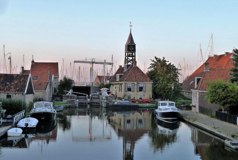 De charme van een vakantiehuis in Friesland: wat komt erbij kijken?
