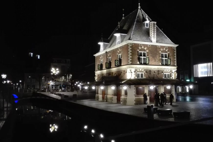De waag in Leeuwarden bij nacht
