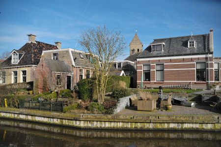 Uitzicht op kerktoren in Kimswerd