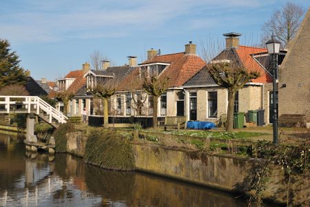 Prachtige rij huisjes in Kimswerd