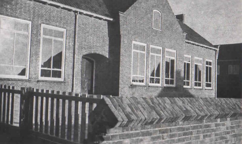 Kerkweg - Sluissteeg 1 (voor 1942) - schoolgebouw