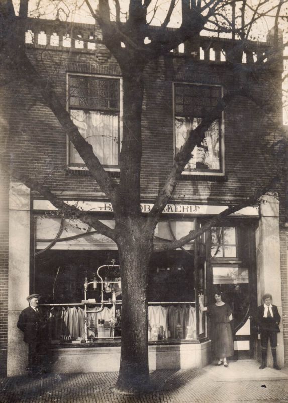 Bakkerij en kruidenierszaak IJ. Meurs 