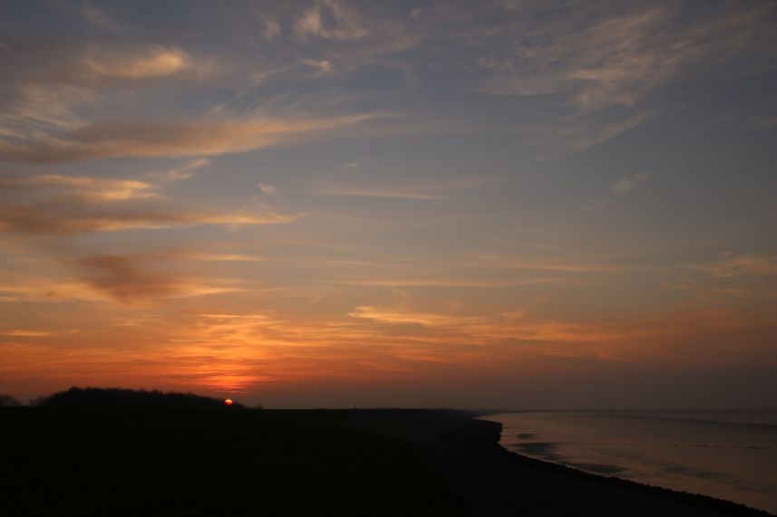Zonsondergang bij Wierum aan de Waddenzee