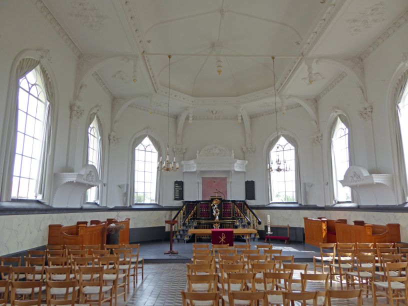 Interieur kerk Baaium