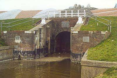 Uitwateringssluis te Noordpolderzijl