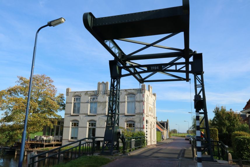 Brug over Frjentsjerter Feart in Rien